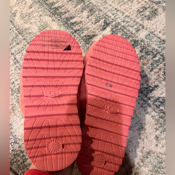 UGG®
Women's Super Fluff Slipper Slingback Sandals - Picture 4 of 4